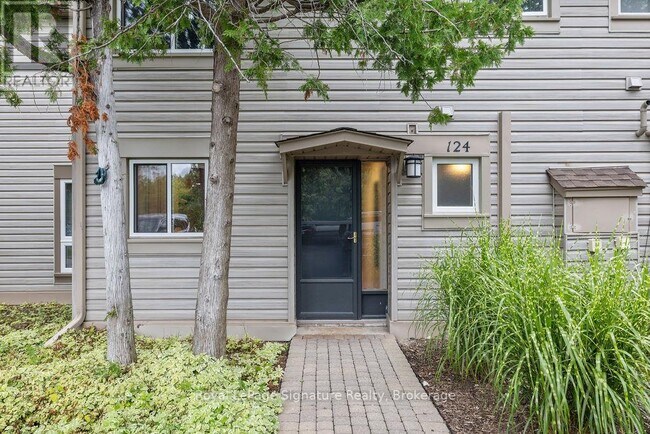 Photo - 124 Escarpment Crescent