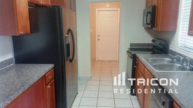 Photo - 1122 Ibsen Ave