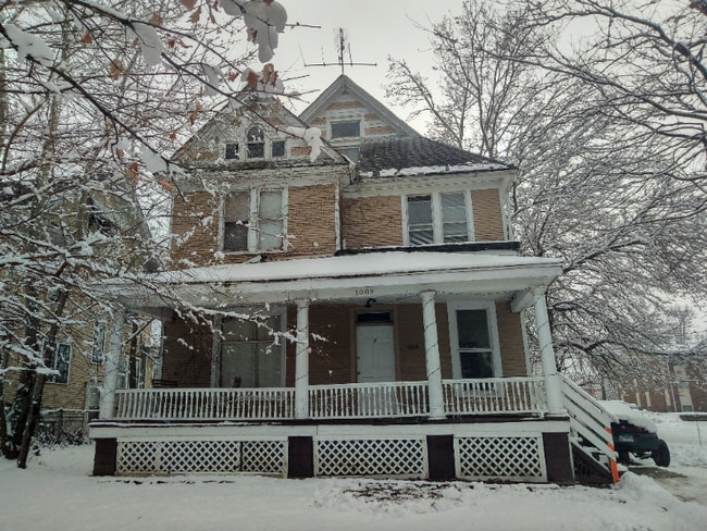 Building Photo - 1009 W Main St Rental