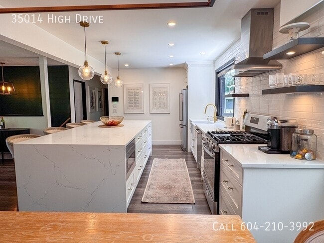Photo - Updated 5 Bedroom in East Abbotsford
