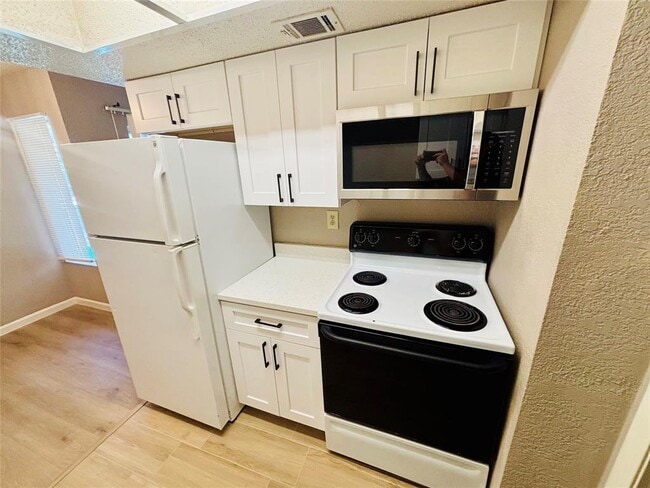 Photo - 2600 Penny Ln Unit 204
