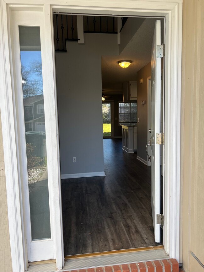 Photo - 160 Commons Dr