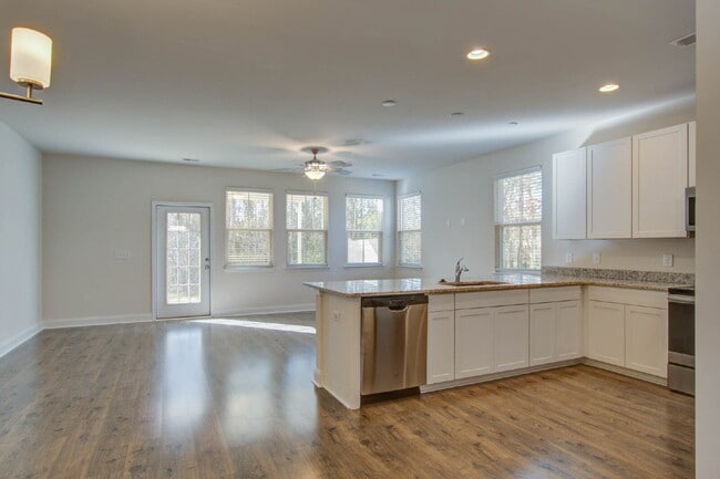 Photo - 7821 Montview Rd