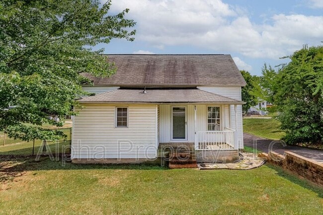 Building Photo - 407 Cedar Lane Rd