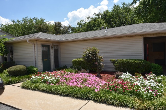 Glen Oaks Apartments