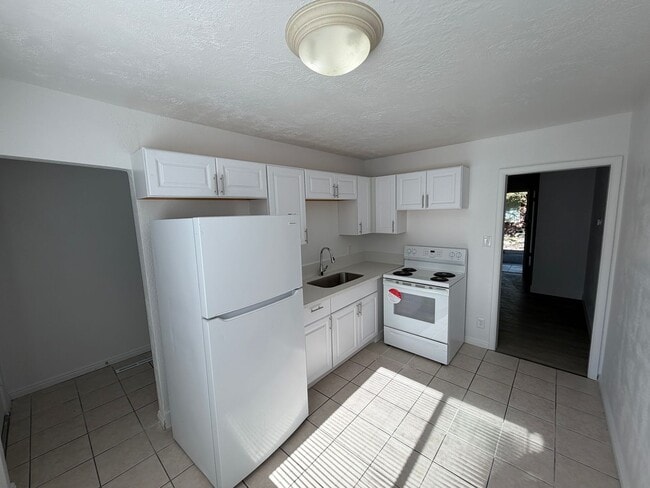Photo - 1154-1156 Brooklyn Ave Unidad 1156