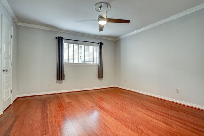 Photo - 611 Hawthorne St Unit 6