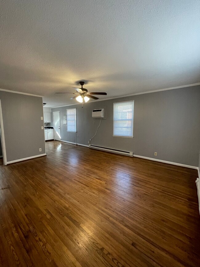 Living room - 3826 Edwards Ave Unit B