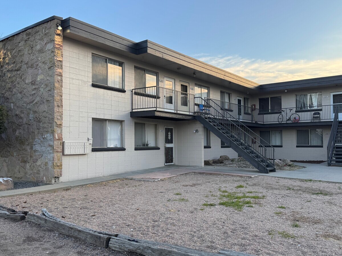 Highland Square Apartments - Highland Square Apartments
