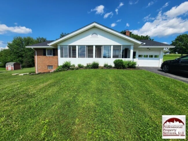 Building Photo - Charming Single-Family Home in a Prime Loc...