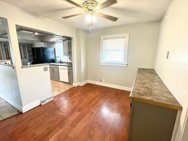 Photo - Spacious Ranch in Old Towne – Incredible V...