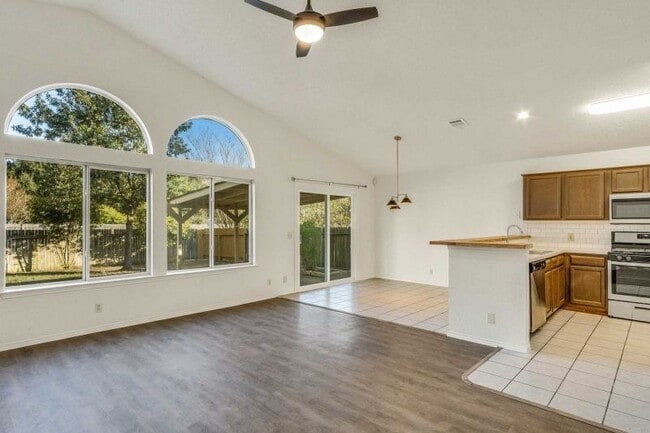 Photo - 17111 Jigsaw Pathway