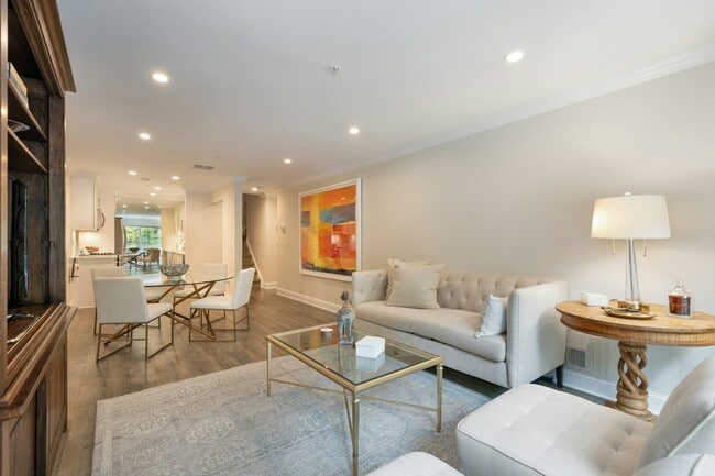 Photo - 141 Riveredge Dr