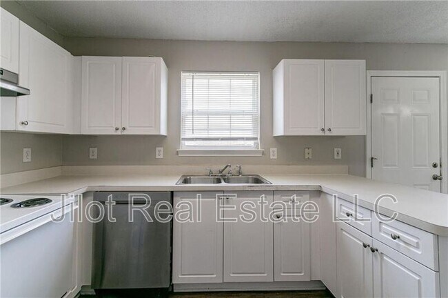 Photo - 256 Turnstone Rd