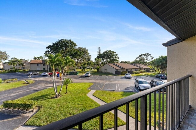 Photo - 537 Shady Pine Way