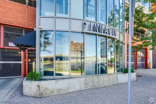 Building Photo - 701 W Lakeside Ave Unit 402 Rental