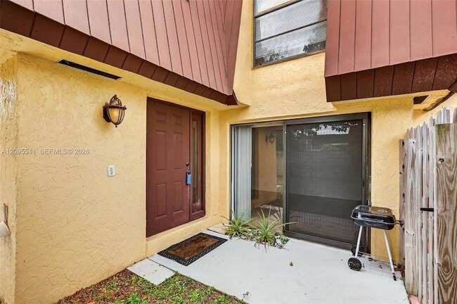 3516 Gardens E Dr