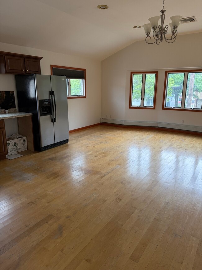 372 Naughton Ave Unit 2nd FL