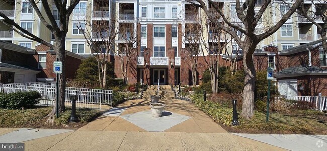 Building Photo - 1641 International Dr Unit 102 Rental