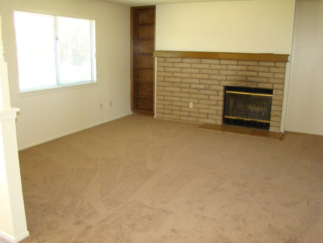 Photo - 15554 Bear Valley Rd Unidad 3