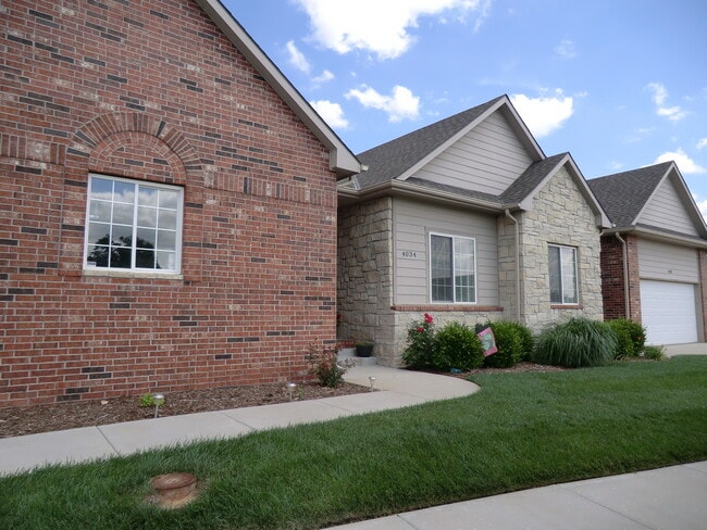 Building Photo - Lovely Duplex in 55+ Community Rental
