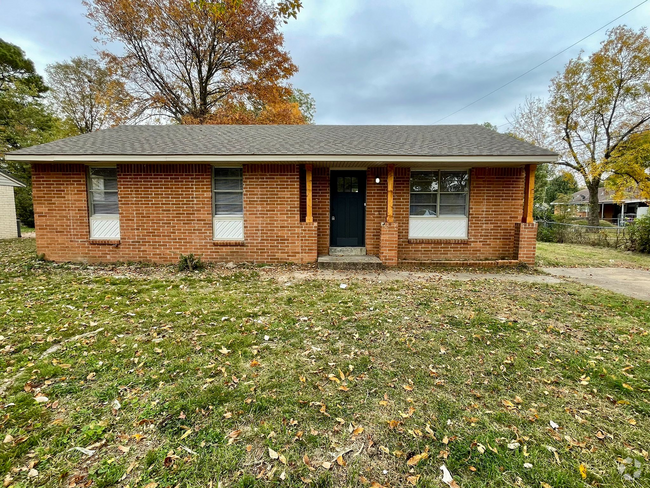 Building Photo - 3 Bed / 1 Bath Available Now in Jonesboro Rental