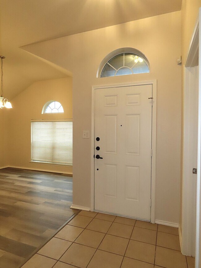 Photo - Beautiful 3 Bedroom, 2 Bath Home in Flint!