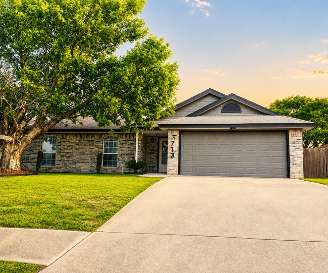 Building Photo - AVAILABLE NOW; APPLY ON OUR WEBSITE TODAY!!