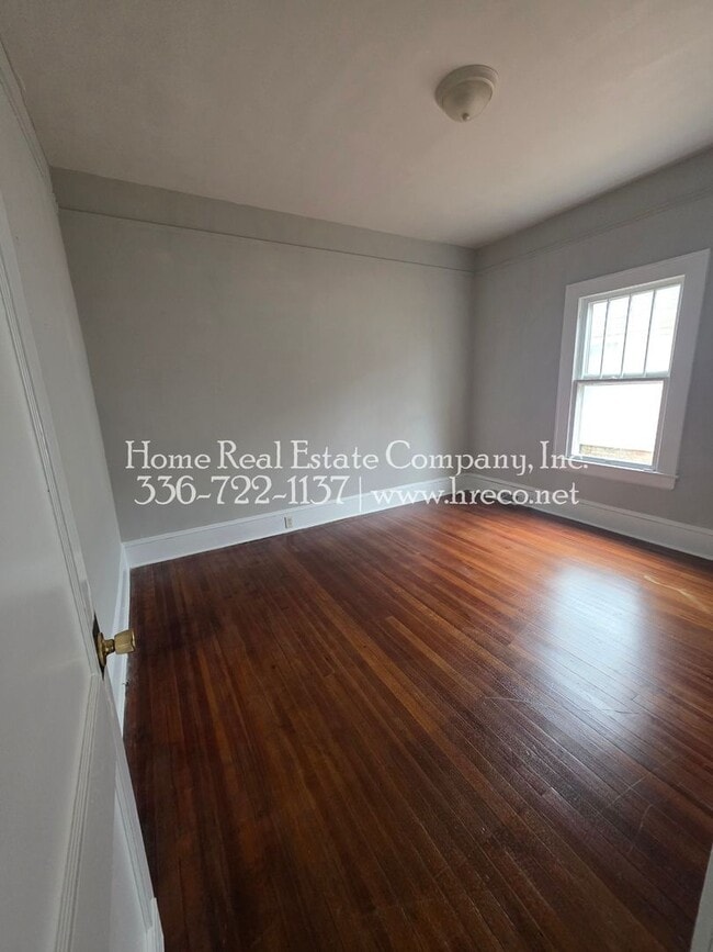 Photo - 208 Clayton St