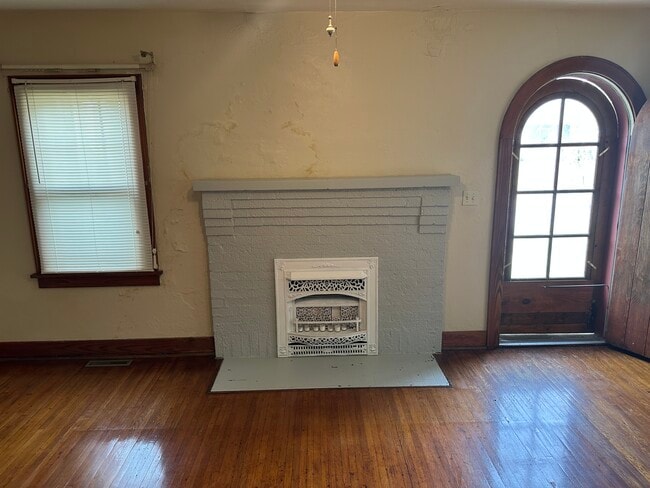 Photo - 327 W Main St