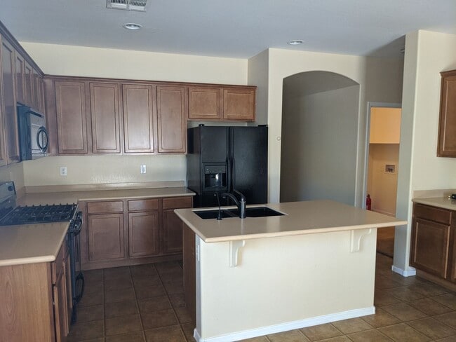 Photo - 4 bedroom 3 bathroom ranch home!