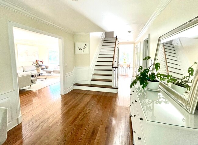 Entryway - 18 Lincoln Ave