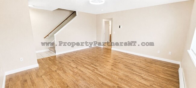 Building Photo - 107 7th St Unit A