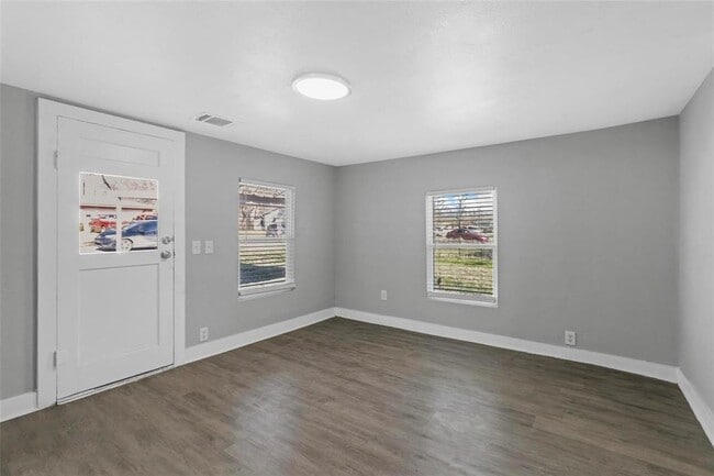 Photo - 920 Dubois St