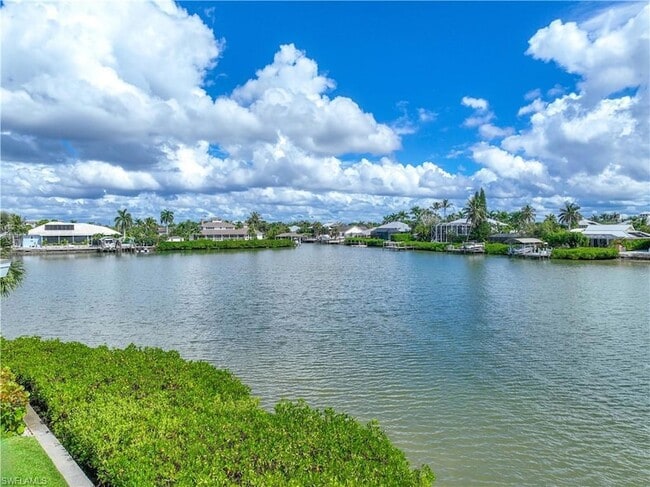 Building Photo - 330 Kon Tiki Dr