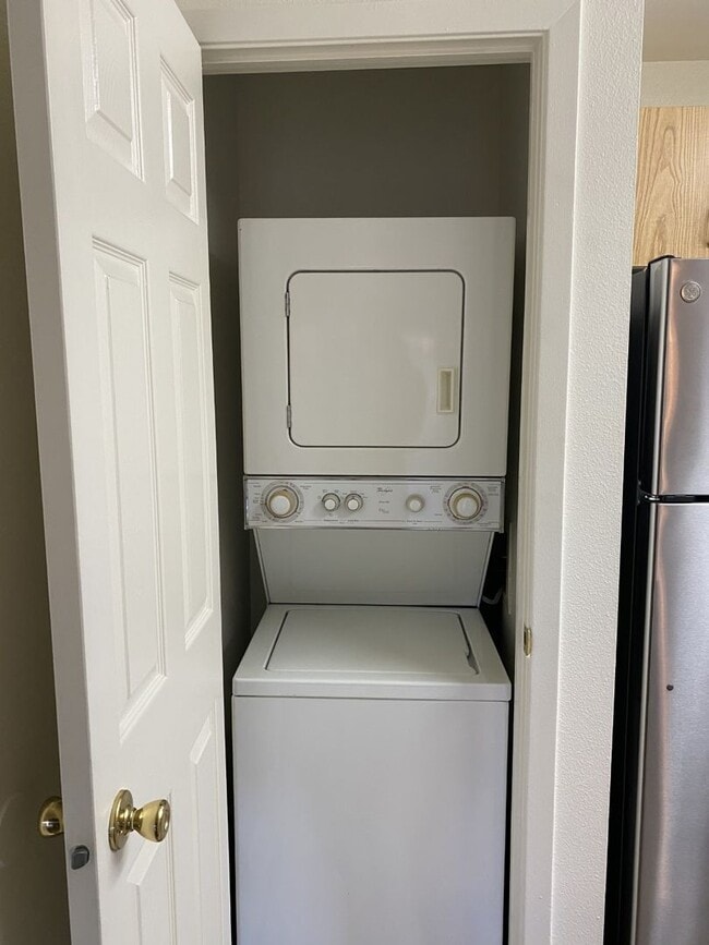 Photo - 1488 N Raymond St Unidad 202