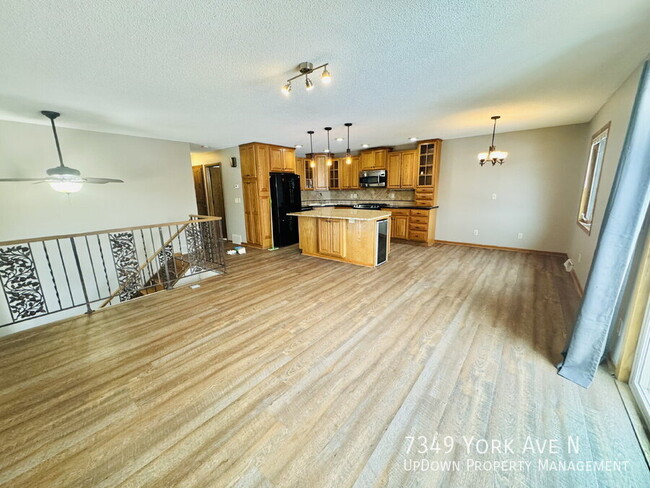 Photo - 7349 York Ave N