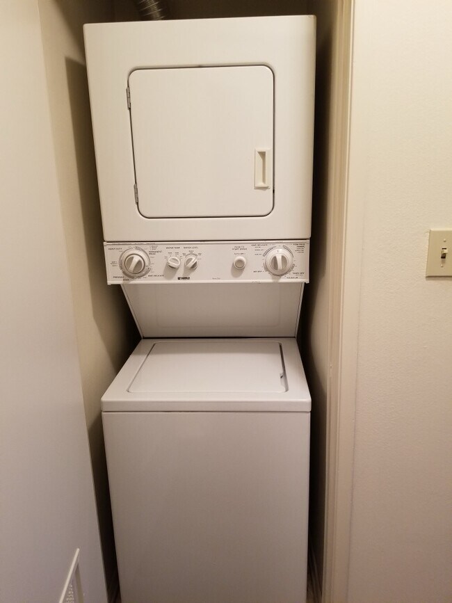 Photo - Dicken's Court Apartments