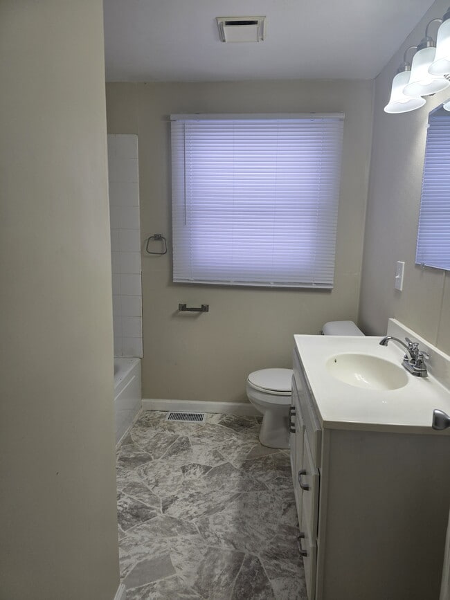 Photo - 1102 E Timber Dr