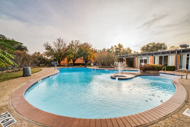Photo - 570 Avenue J Ave Unidad B Rental