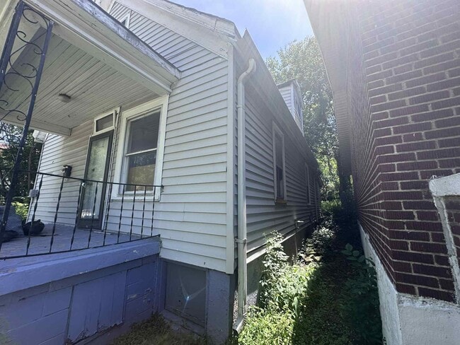 Photo - 3912 Beachwood Ave