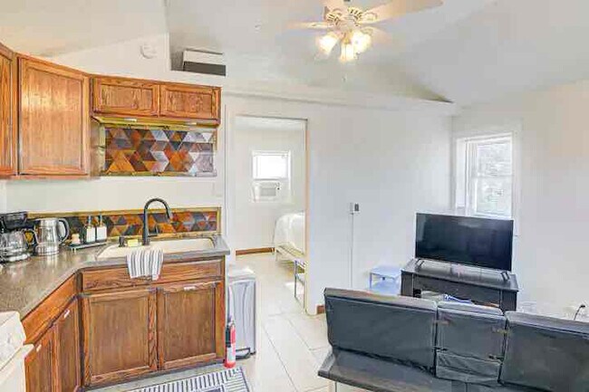 Photo - 5169 Caroline Ave Casa