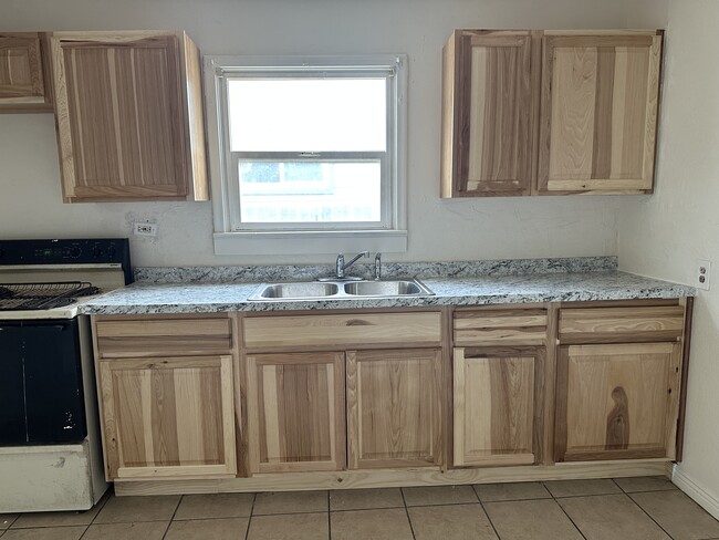 Photo - 975 Jones Dr Unit A