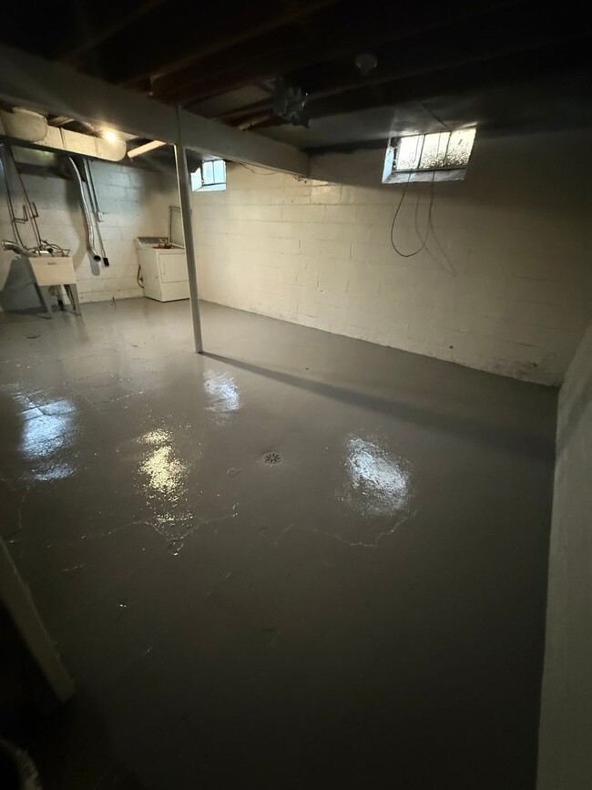 Building Photo - Newly Renovated 2 Bedroom / 1 Bath Duplex ... Rental