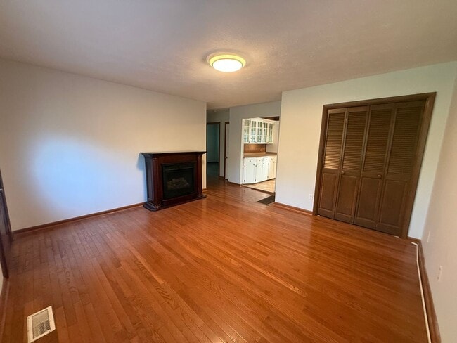 Photo - 2-3 Bedroom house with 2 bathrooms and garage