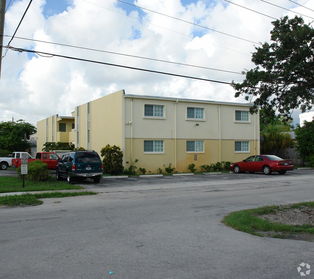 Photo - Croissant Park Apartments