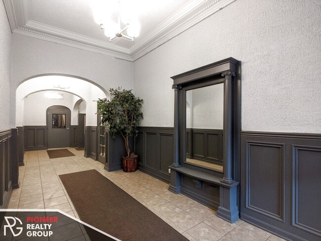 Photo - 705 W Belmont Ave