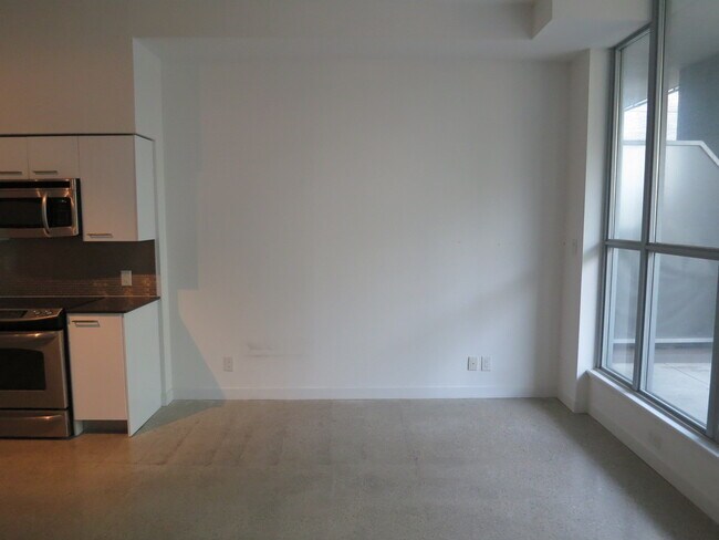 510 King St E Unit 413