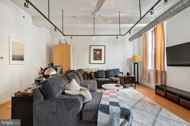 Photo - 1637-39 Poplar St Unit N1