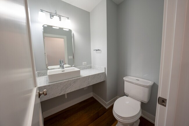 1901 W Berwyn Ave Unit 1